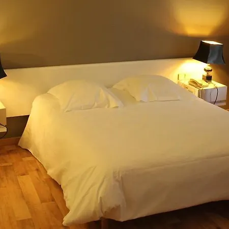 Au Pavillon Du Frene