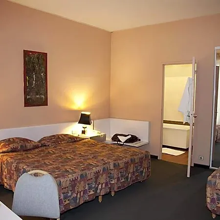 Otel Au Pavillon Du Frene 3*