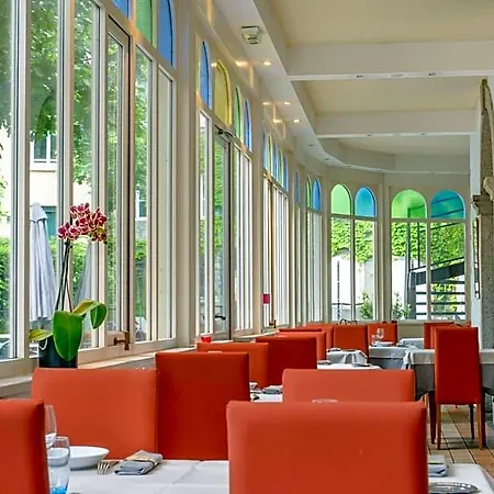 Au Pavillon Du Frene