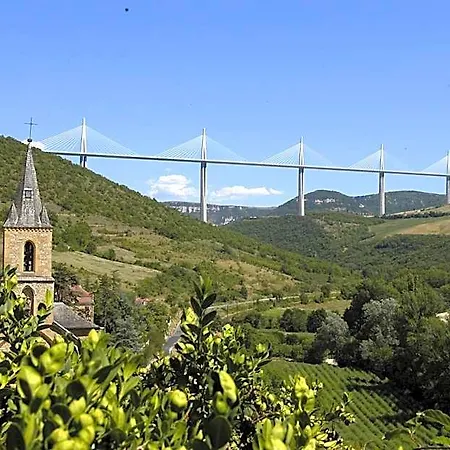 Au Pavillon Du Frene