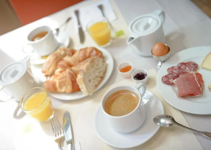 Au Pavillon Du Frene 拉科讷